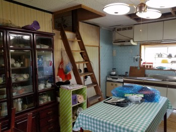 屋根裏階段