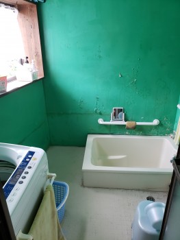 浴室、洗濯機置き場