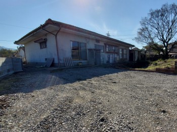 家屋裏手駐車場（数台駐車可）