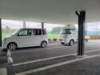 屋根付き駐車場（縦列２台可能）