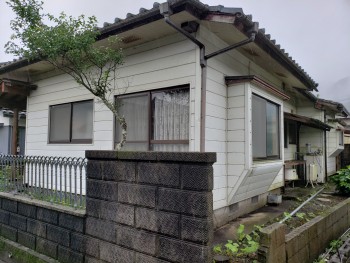 裏手