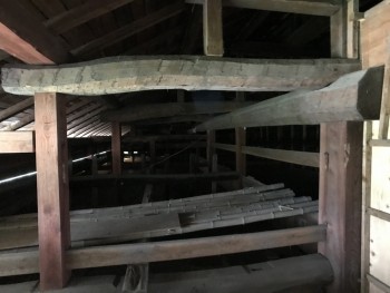 屋根裏
