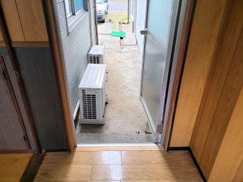 勝手口　外