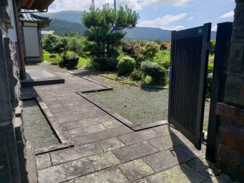 玄関アプローチ