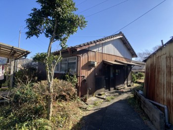 路地の感じも下町的昭和レトロですが、ここは阿蘇なので周辺は下町というより大自然