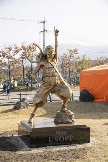 阿蘇駅前に降り立ったウソップ像