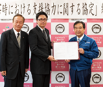 株式会社清峰院の笹原裕平社長（中央）と笹原俊和会長
