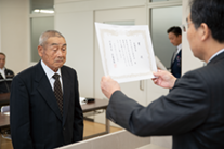 「和みの花みち保存会」阿南米夫代表