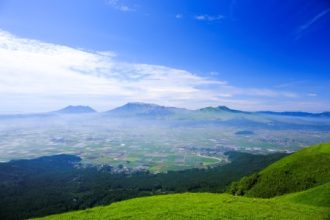 阿蘇外輪山から望むカルデラと阿蘇五岳