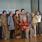 歌で入所者を笑顔に