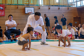 はっけよーい！ のこった！