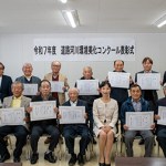 道路と河川に彩りを