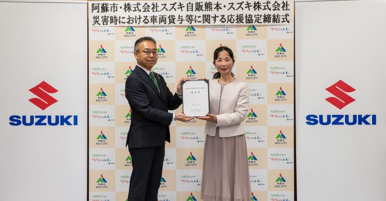 協定後の奥中社長と松嶋市長記念写真